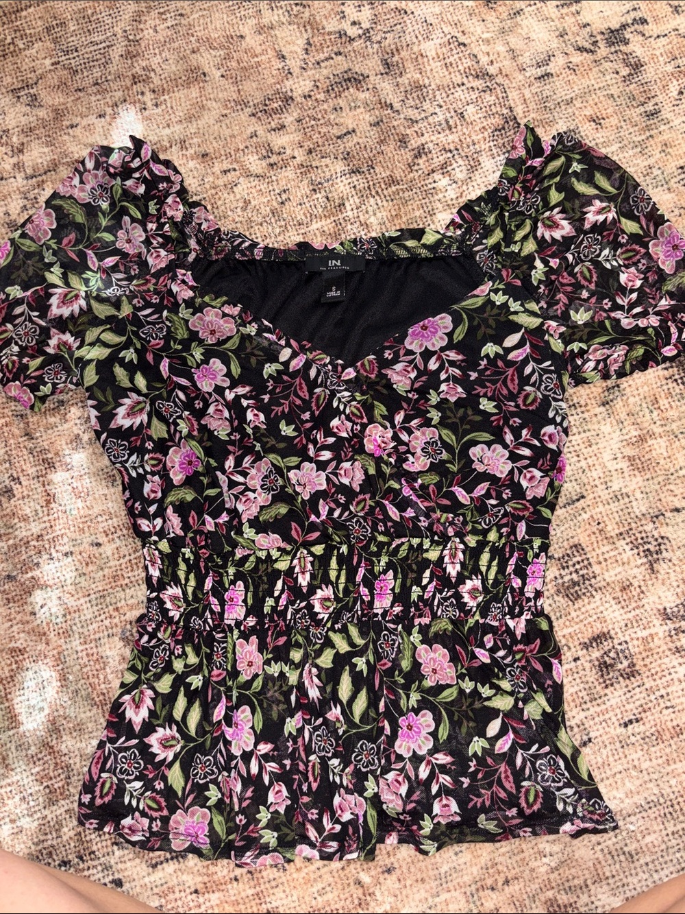 NWT Black Floral Puff-Sleeve stretch Waist Top